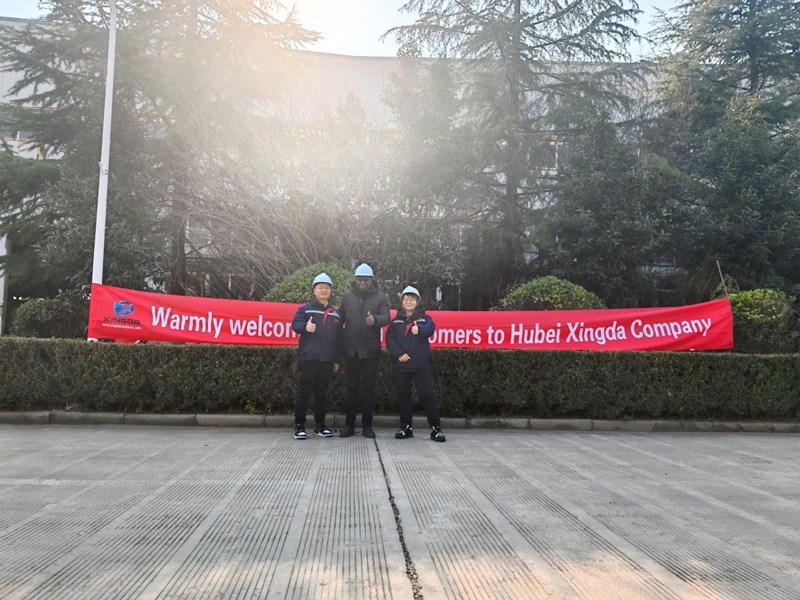 Warmly welcome South Asian customers to visit our factory to negotiate business