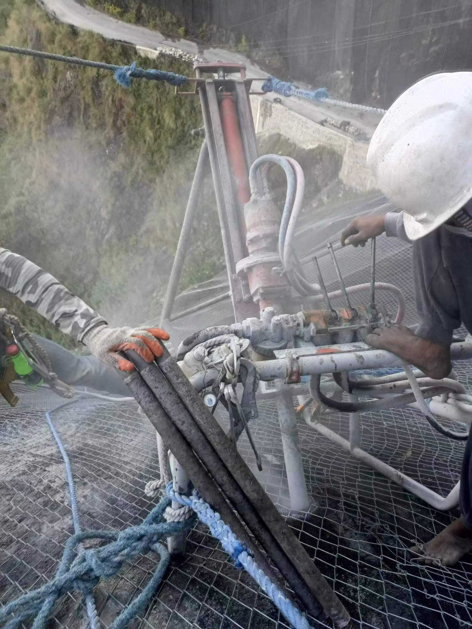 Precision Pneumatic DTH Drilling Rigs : Complete Troubleshooting Solutions for Stable, Efficient & Long-lasting Drilling Operations