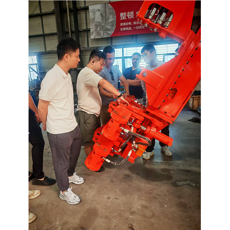 Brazilian Clients Pay an On-site Visit and Inspection to Hubei Xingda Factory