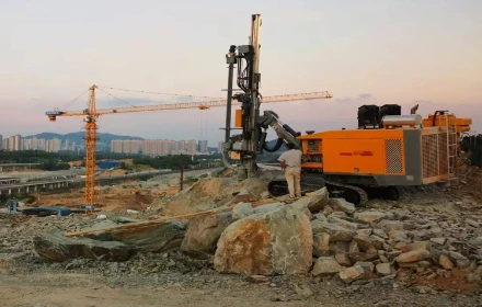 How to Choose a Crawler DTH Drilling Rig for Mining and Construction?